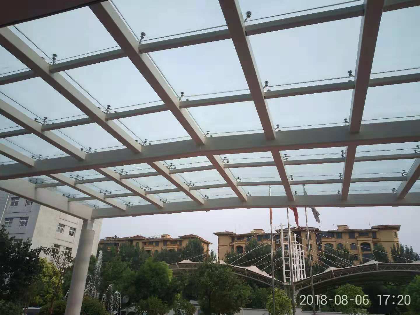 眾翔鋼結構陽光雨棚工程案例